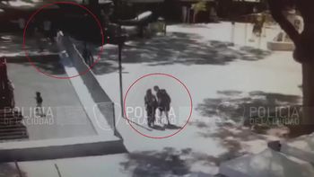 violacion en grupo en palermo: las camaras de seguridad complican a los agresores