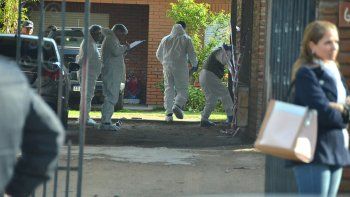 policia herido: la pareja le disparo con su arma oficial