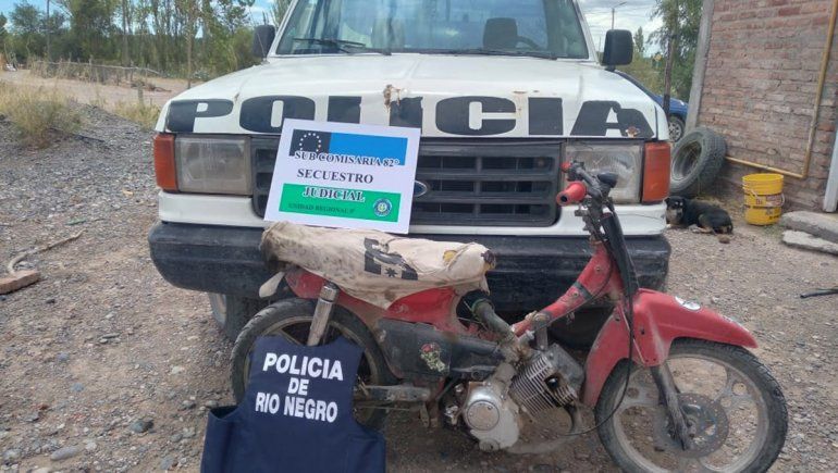 Secuestraron una moto robada y plantas de marihuana en un allanamiento