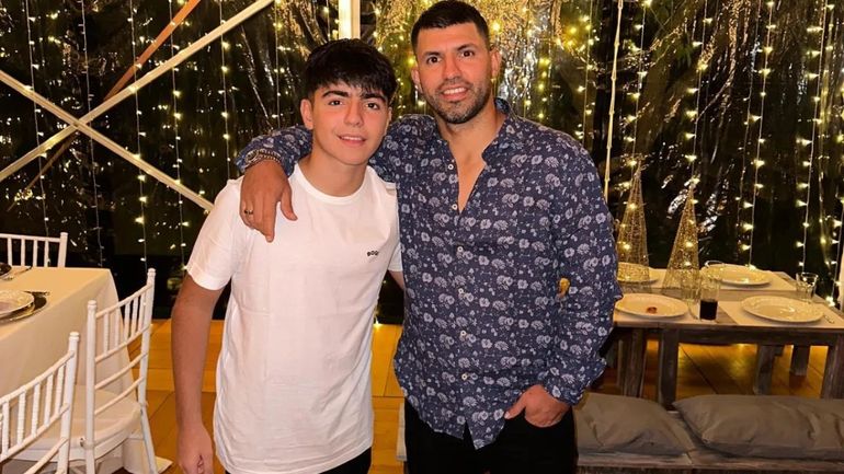 El exgoleador de la Selección Argentina sorprendió a su hijo con un inesperado regalo.