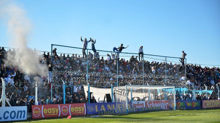 Las dos facciones compartieron la cabecera en el partido ante Almagro.
