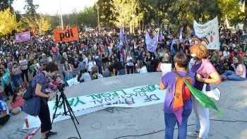 #9m: el lunes solo daran clases los docentes varones en rio negro