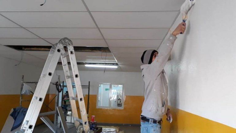 Arreglan las escuelas durante las vacaciones