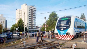 firman acuerdo para reactivar el tren urbano entre roca y senillosa