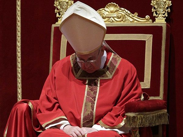 El Papa Francisco preside la Liturgia de la Pasión de Cristo