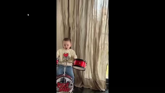 La China Suárez le hizo un ruidoso regalo a su hijo Amancio.