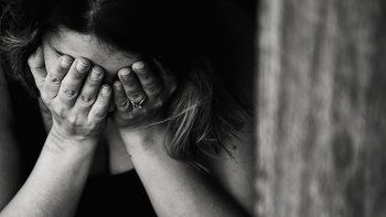 denunciaron a un musico por violar a una nina