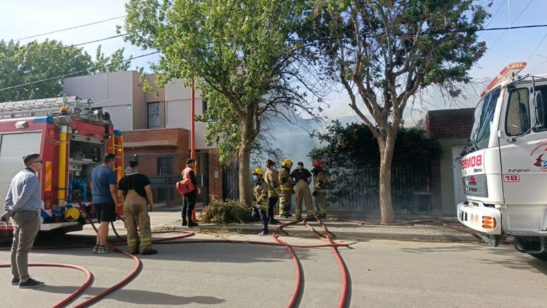 El incendio en la casa del barrio San Lorenzo ocurrió el lunes 17, dejando dos personas fallecidas.