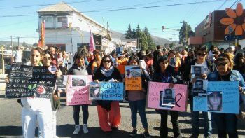 cientos de personas pidieron justicia por el femicidio