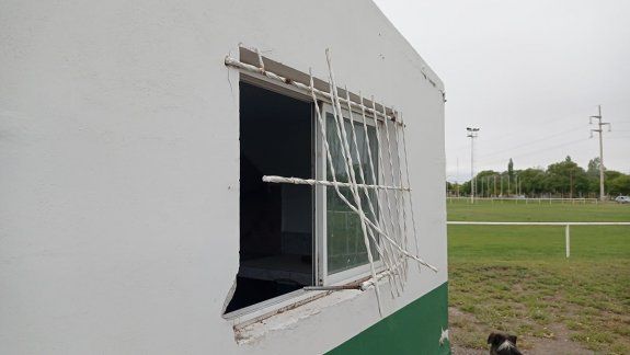 Bronca: robaron costosos equipos de hockey en el club Marabunta