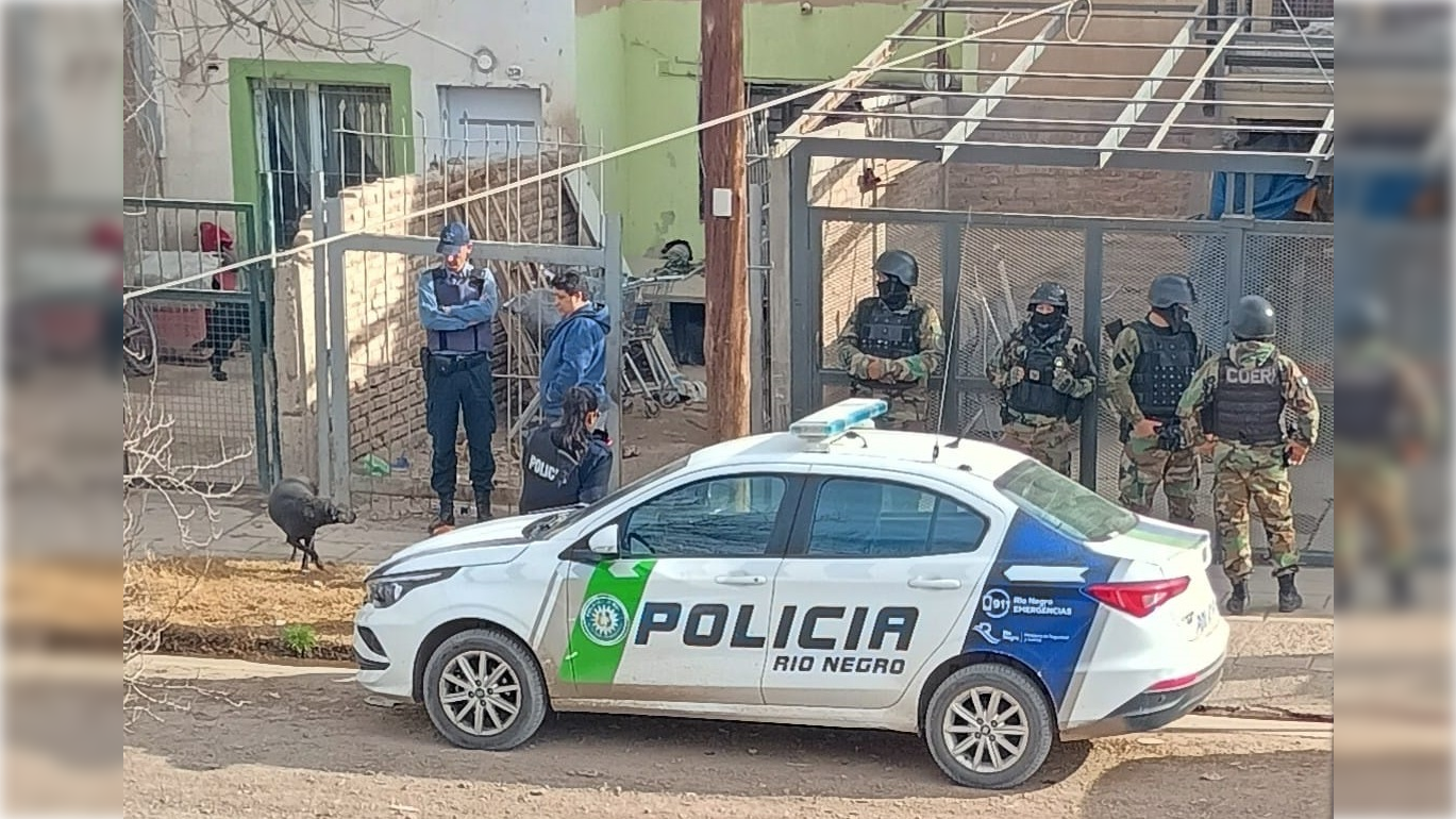 Fuerte presencia policial en el barrio 1200 viviendas de Cipolletti.