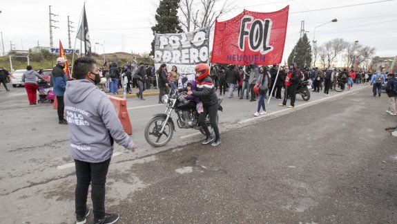 Organizaciones sociales realizan cortes de ruta por tercer día consecutivo.