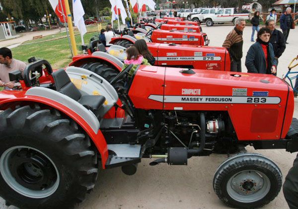 Otra entrega de máquinas agrícolas