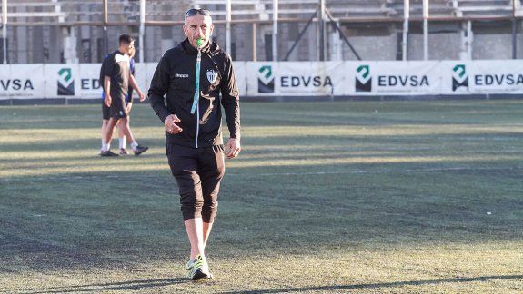 Gustavo Coronel recupera nombres importantes de cara al clásico con Roca en el Luis Maiolino, el sábado a las 21.
