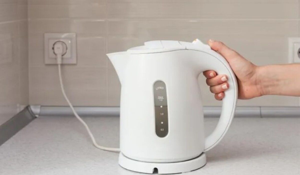 La pava eléctrica puede acumular sarro con el uso diario y afectar tanto el sabor del agua como el funcionamiento del aparato.