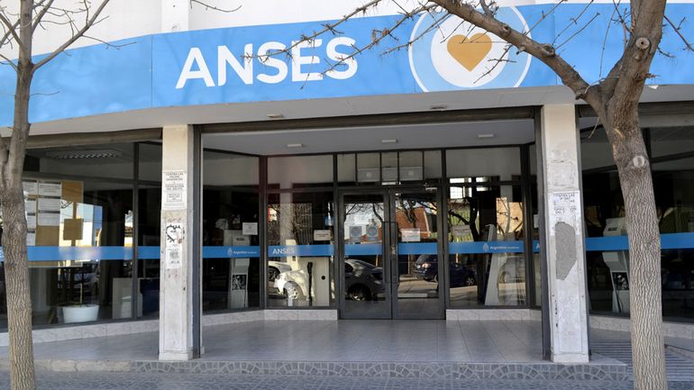 El abuelo cobra una jubilación mínima, por lo que afectaría aún más su calidad de vida al tener que afrontar el gasto de cuota alimentaria del nieto. El abuelo cobra una jubilación mínima, por lo que afectaría aún más su calidad de vida al tener que afrontar el gasto de cuota alimentaria del nieto.