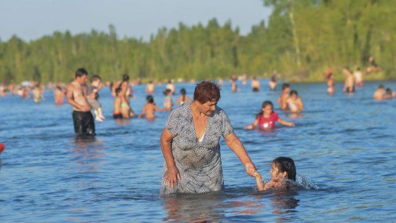 se espera otro dia con mucho calor y algunas tormentas  copy