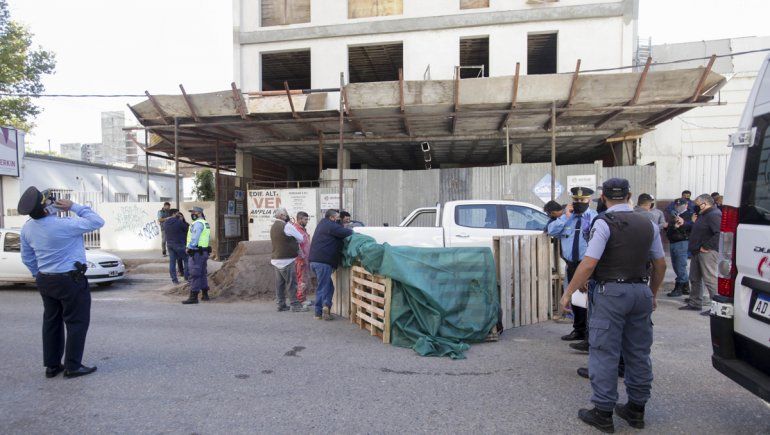 El obrero que murió dejó una carta y se investiga un suicidio