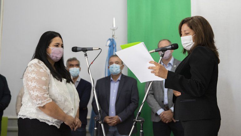 Carreras tomó juramento a la ministra Natalia Reynoso
