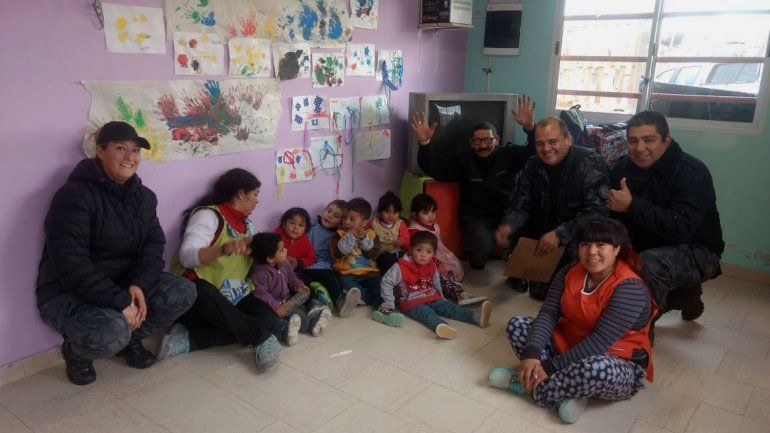 La Policía rionegrina realizó una donación al jardín comunitario del Obrero