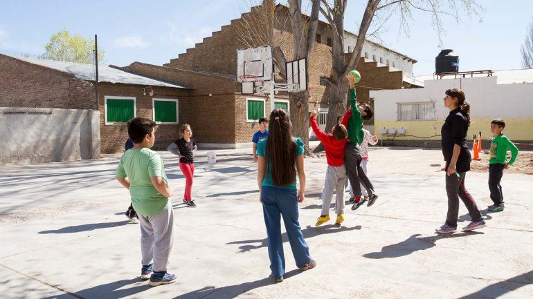 Ir a la escuela y educación física son las únicas actividades. Al llegar a casa
