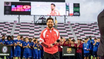 Cómo fue el encuentro de Messi con un ídolo de Boca.