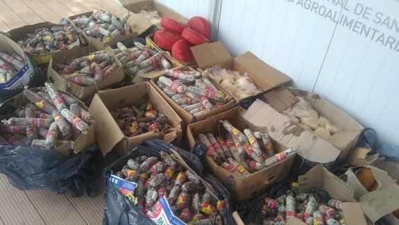 Intentó contrabandear 700 kilos de salamines y quesos
