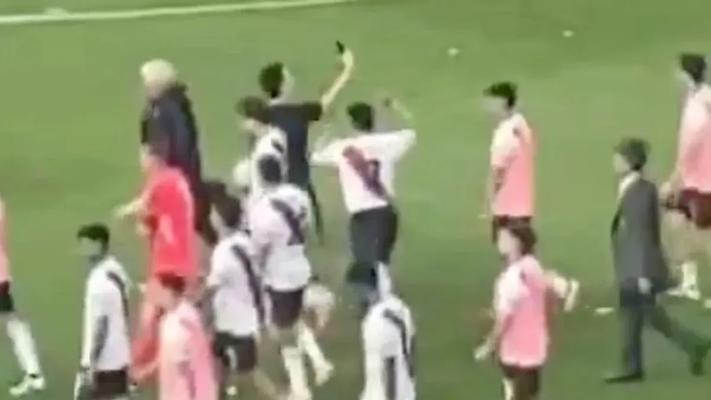 Apareció el video del hincha de Boca que se filmó y fue agredido por Salas | LMCipolletti.com Apareció el video del hincha de Boca que se filmó y fue agredido por Salas