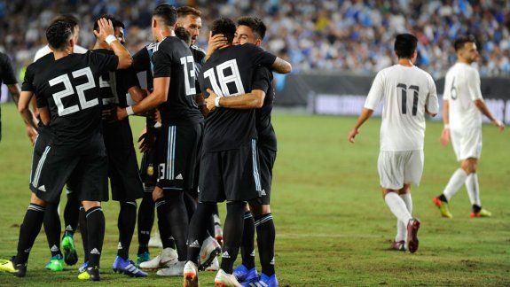 La renovada Selección argentina goleó 3-0 a Guatemala