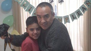 Luciano junto a Francisco, su hincha número uno que lo alienta desde el cielo.