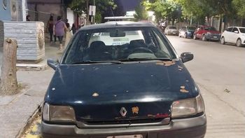 El auto fue secuestrado por el personal policial tras una breve persecución.