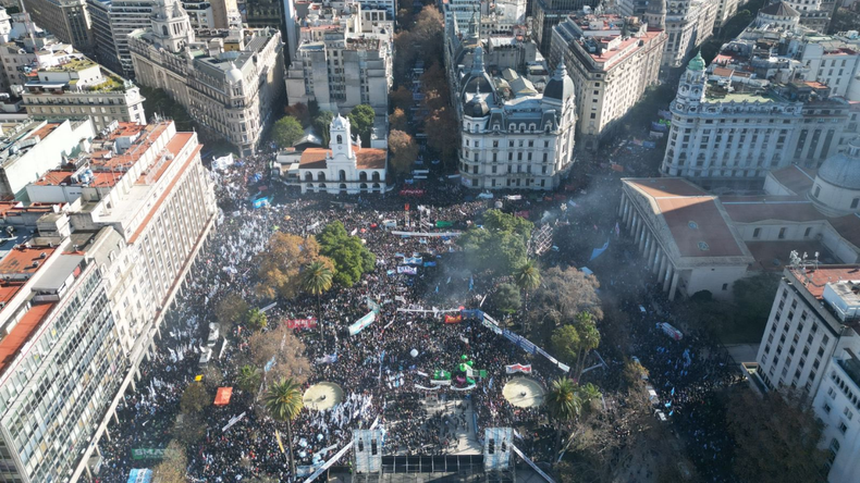 El mensaje de Cristina a la Plaza de Mayo: Lo que más me gustó fue escucharlos cantar Vamos a volver