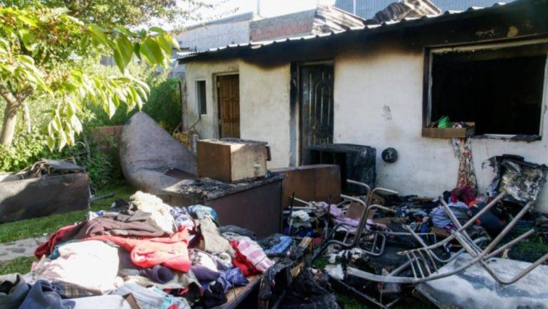  Dos personas en grave estado al incendiarse dos viviendas