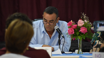 El intendente de Cinco Saltos, Enrique Rossi defendió su gestión y acusó a la oposición de hacer leña del árbol caído.