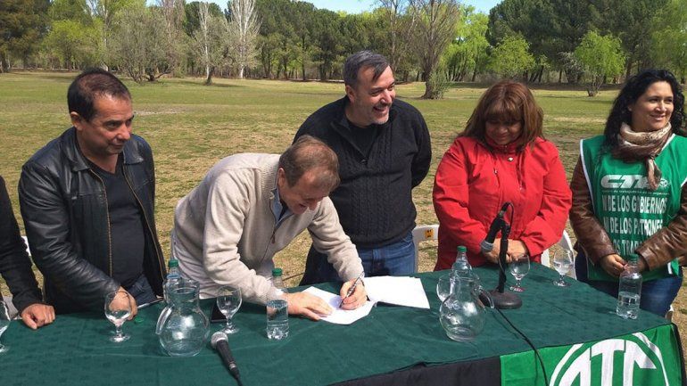 El intendente Tortoriello destacó el acuerdo firmado con ATE.
