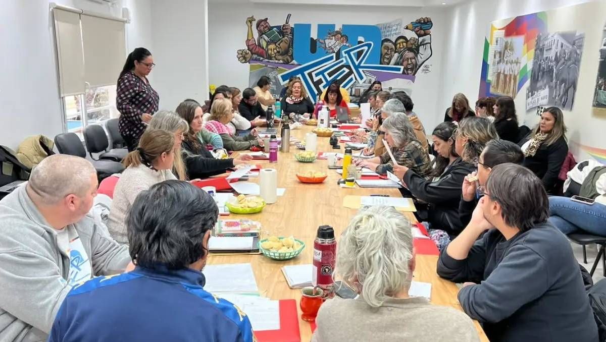 El plenario de Unter convocó a un congreso para definir medidas y exigió una convocatoria a paritarias.