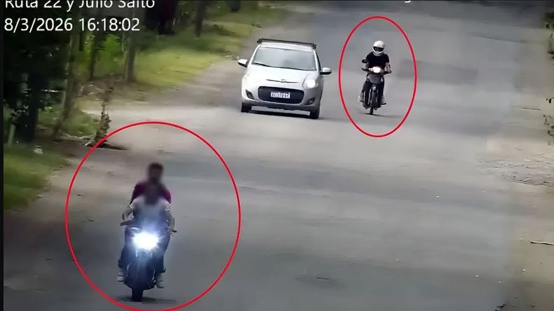 Los dos motociclistas fueron descubiertos por personal del 911. Tras un seguimiento lograron atraparlos. Uno de los rodados había sido robado en Neuquén.&nbsp;