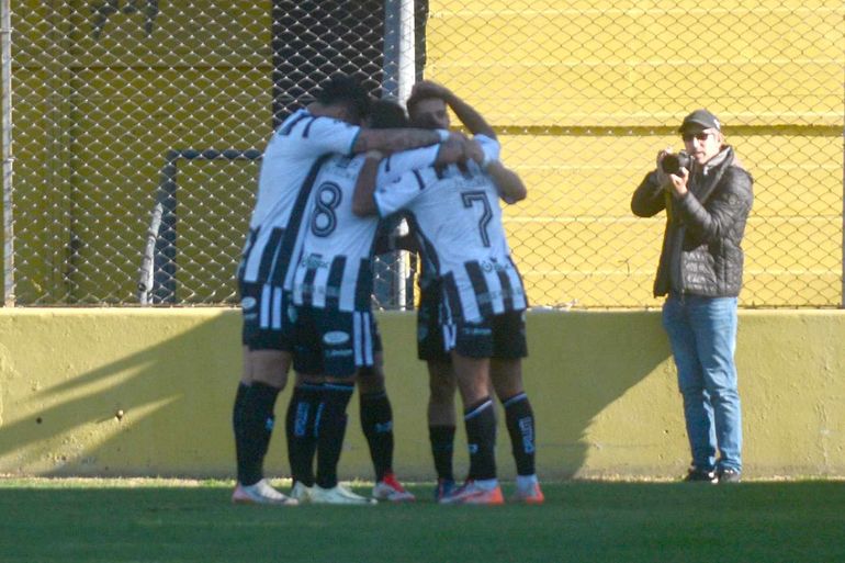 El mejor, lejos: Cipo cerró la fase regular con otro clásico ganado ante Olimpo