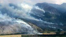 el fuego ya arraso 10 mil hectareas de bosques en el bolson