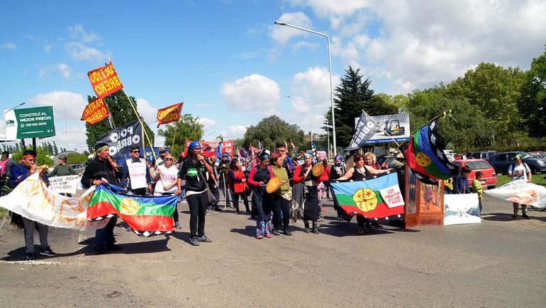 Se movilizaron en los puentes en apoyo a la comunidad mapuche