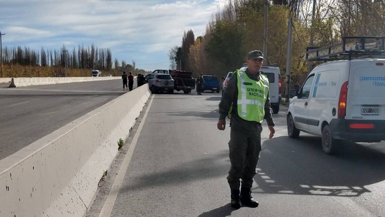 El choque se produjo en la mano de la Ruta 22 con sentido este-oeste.
