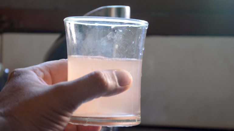 Advirtieron que el agua podría salir turbia tras el aumento del caudal sobre el río Neuquén