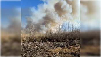 El incendio se ubica muy cerca de la ruta provincial Nº 69.