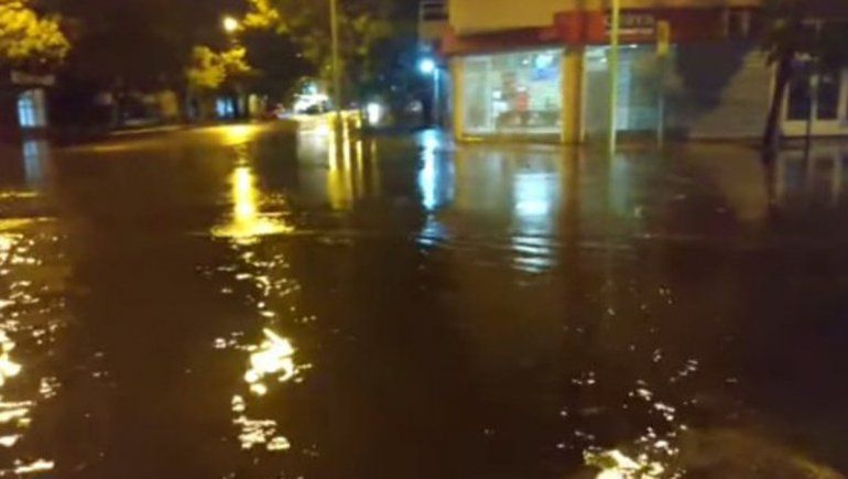 Automovilistas varados, evacuados y un tapón en el canal: lo que dejó el temporal