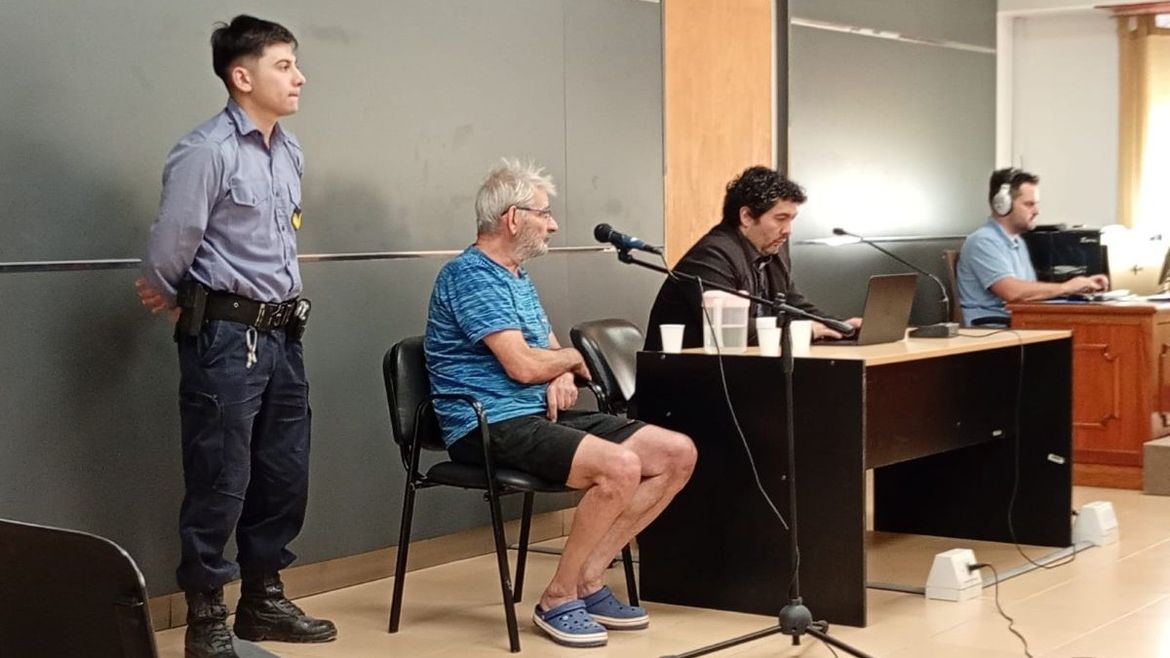 Gustavo Gallo, fue imputado por privación ilegítima de la libertad y coacción. El martes recuperó la libertad, con medidas cautelares. | LMCipolletti.com Gustavo Gallo, fue imputado por privación ilegítima de la libertad y coacción. El martes recuperó la libertad, con medidas cautelares.