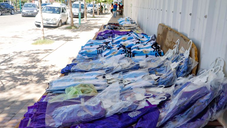 Los puestos callejeros de camisetas, los grandes ganadores del mundial
