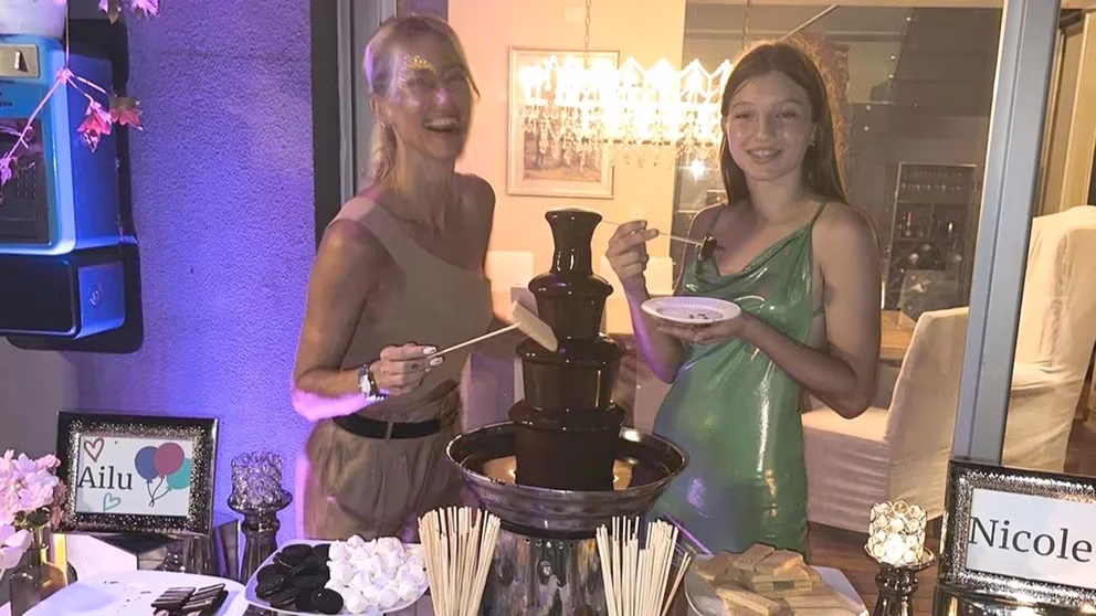 Nicole Neumann junto a su hija.