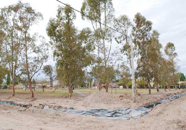 Remodelan plaza en Fernández Oro
