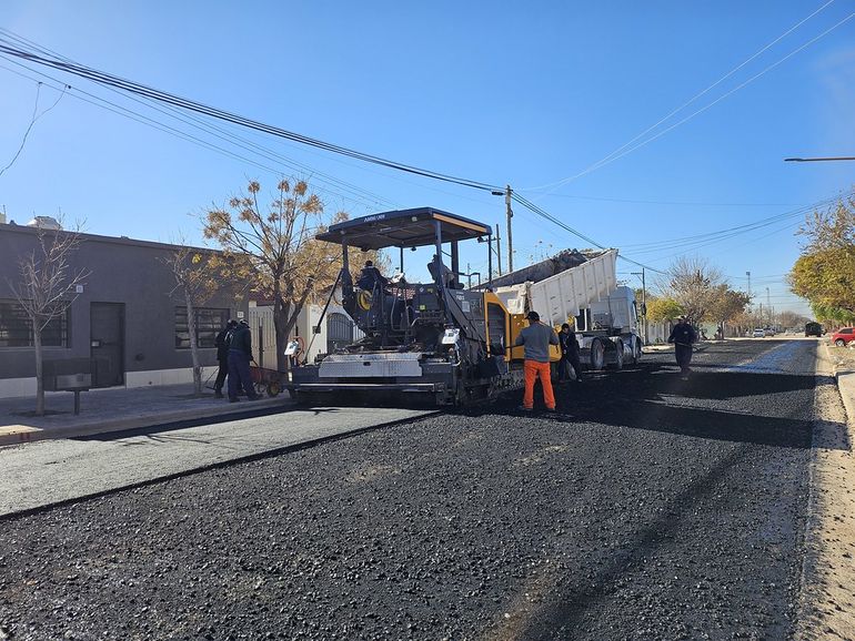 Las cuadras incluyen conexiones domiciliarias de servicios de agua y cloaca.