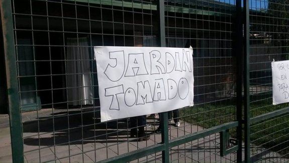 Un grupo de padres tomó el Jardín 49 por las condiciones edilicias